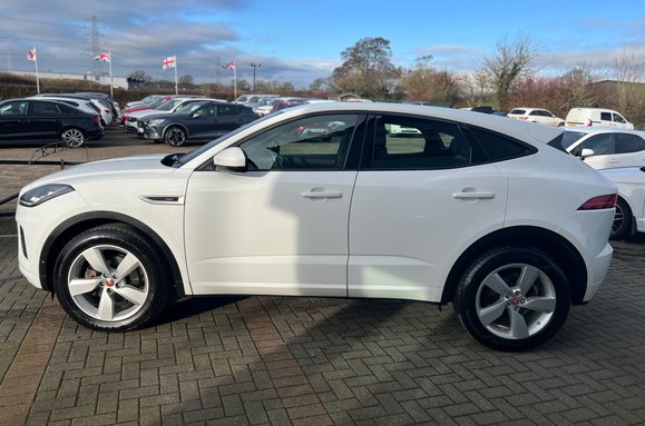 Jaguar E-Pace R-DYNAMIC SE 10