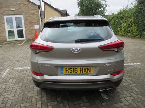Hyundai TUCSON 2.0 CRDi SE Nav 4WD Euro 6 5dr 4