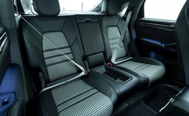 Porsche Cayenne GTS Coupé 12