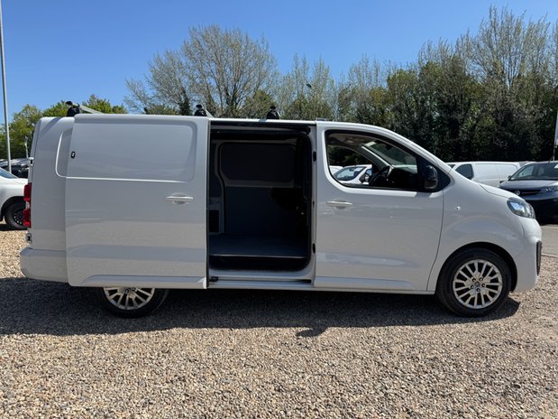Vauxhall Vivaro LWB L2H1 [SOLD MM] Low Roof Pro F2900 Air Con Nav Sensors EURO 6 18