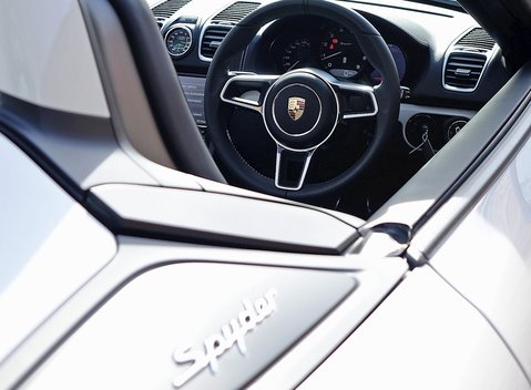 Porsche Boxster Spyder 13