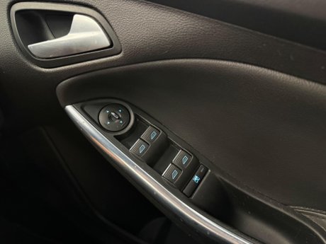 Ford Focus 2.0T EcoBoost ST-2 Euro 5 (s/s) 5dr 18
