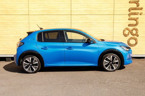 Peugeot 208 GT PREMIUM 13
