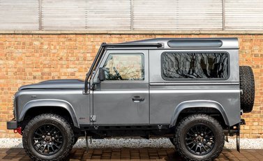 Land Rover Defender 90 XS Bowler 2