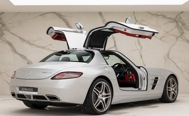 Mercedes-Benz SLS AMG 8