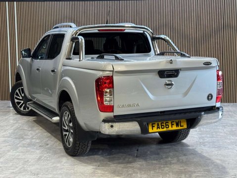 Nissan Navara 2.3 Navara Tekna dCi Auto 4WD 5dr 5