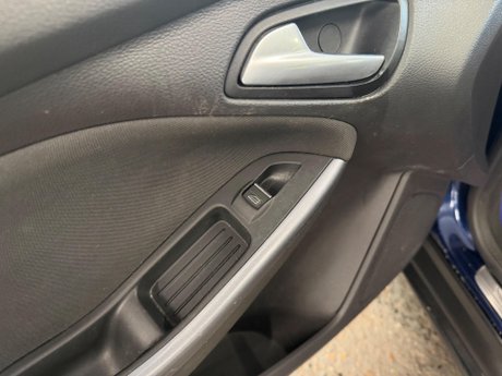 Ford Focus 1.6 TDCi Titanium Euro 5 (s/s) 5dr 21