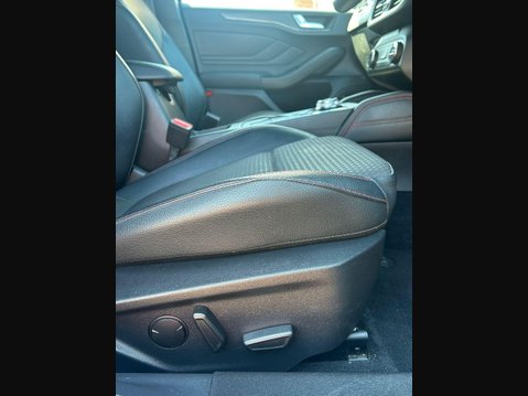 Ford Focus 1.5 EcoBlue ST-Line X Auto Euro 6 (s/s) 5dr 29