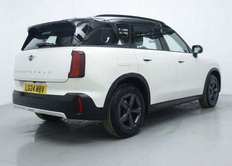 Mini Countryman 1.5C MHEV Classic SUV 5dr Petrol Hybrid Auto Euro 6 (s/s) (170 ps) 12