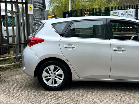 Toyota Auris ICON VVT-I 13