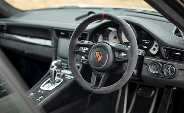 Porsche 911 (991.2) GT3 11