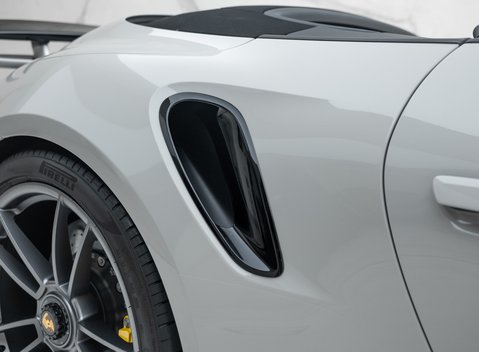 Porsche 911 Turbo S Cabriolet (992) 45