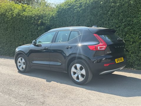 Volvo XC40 2.0 D3 Momentum SUV 5dr Diesel Auto Euro 6 (s/s) (150 ps) 7