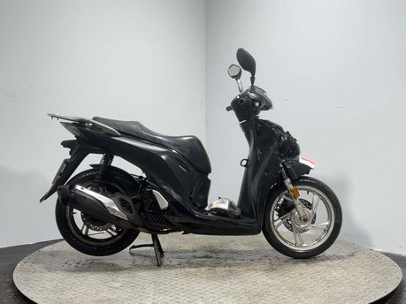 Honda SH125 2019 GOOD PARTS BREAKER SCOOTER SPARES OR REPAIR SH 125CC