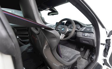 BMW M4 DTM Champion Edition 16