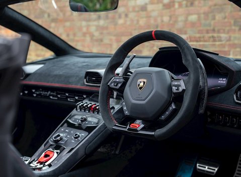 Lamborghini Huracan Spyder LP640-4 Performante 13