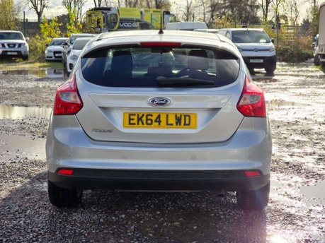 Ford Focus 1.6 Zetec Navigator Hatchback 5dr Petrol Powershift Euro 5 (125 ps) 14