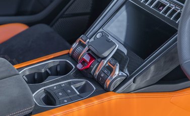 Lamborghini Urus Pearl Capsule 22