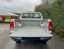 Toyota Hilux Active | 2.4 LT | AC | Sensors | Double Cab | 8