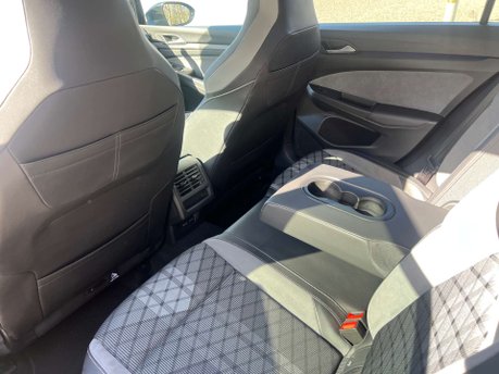 Volkswagen Golf 2.0 Golf R-Line TDI Semi-Auto 5dr 43