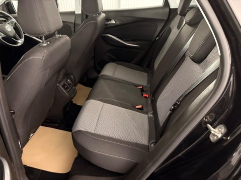 Vauxhall Grandland X 1.2 Turbo SE Euro 6 (s/s) 5dr 7