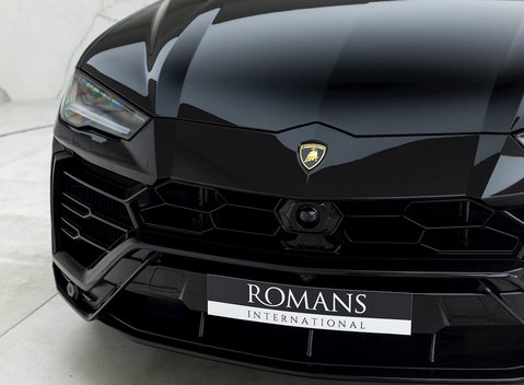 Lamborghini Urus 24