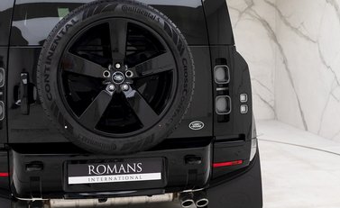 Land Rover Defender 110 V8 24