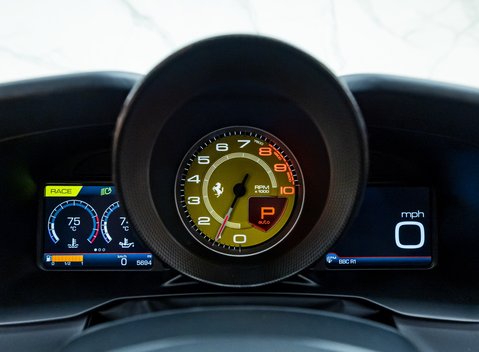 Ferrari F8 SPIDER 24