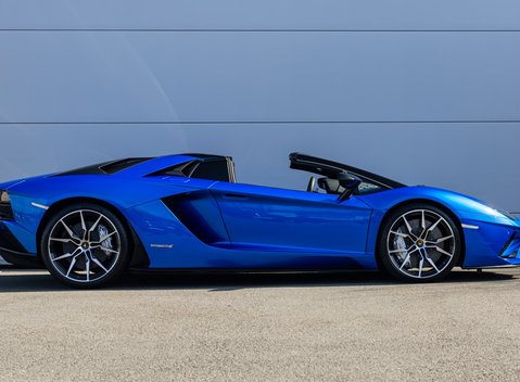 Lamborghini Aventador S LP 740-4 ROADSTER 3