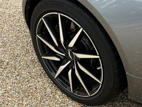 Aston Martin DB11 V12 33