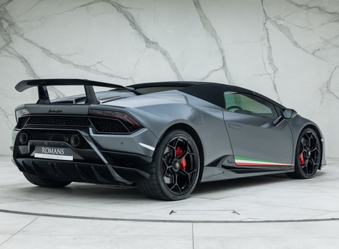 Lamborghini Huracan Spyder LP 640-4 PERFORMANTE 5
