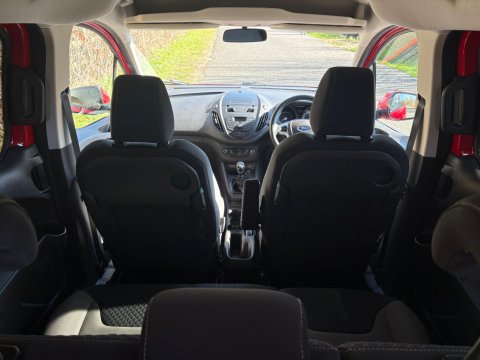 Ford Tourneo Courier ZETEC TDCI 15