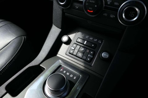 Land Rover Discovery SDV6 SE TECH 13