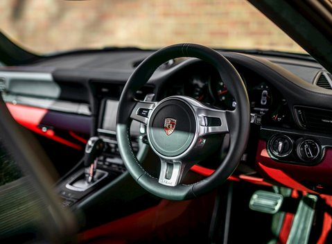 Porsche 911 (991) Carrera GTS 11
