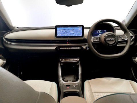 Fiat 600e 54kWh La Prima SUV 5dr Electric Auto (156 ps) Sat Nav 19