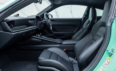 Porsche 911 Carrera GTS (992.2) 23