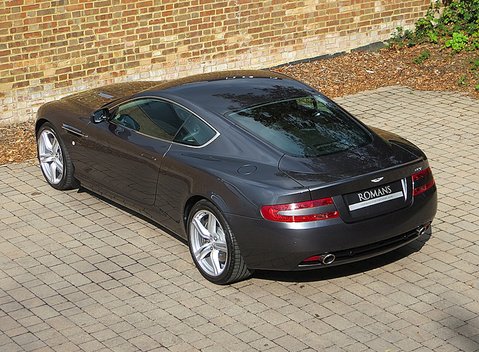 Aston Martin DB9 8