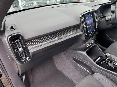 Volvo XC40 B4 PLUS 25