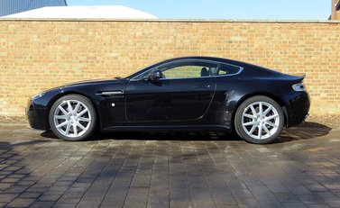 Aston Martin V8 Vantage S 12