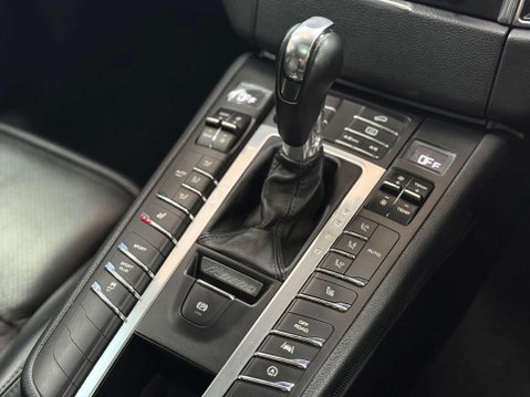Porsche Macan 3.0 TD V6 S SUV 5dr Diesel PDK 4WD Euro 6 (s/s) (258 ps) 32