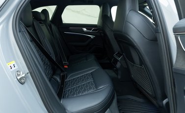 Audi RS6 Avant Carbon Black 14