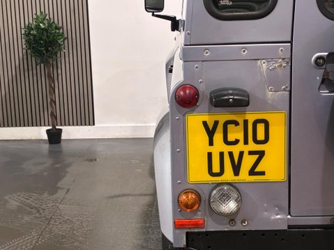 Land Rover Defender 2.4 TDCi Hard Top SUV 4WD SWB Euro 4 3dr 19