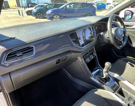 Volkswagen T-Roc 1.5 T-Roc SEL TSi Evo 5dr 17