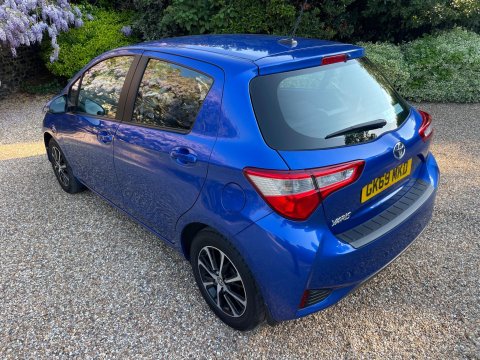 Toyota Yaris 1.5 VVT-i Icon Tech Hatchback 5dr Petrol CVT Euro 6 (111 ps) 10