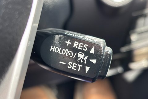 Toyota Hilux Invincible 4WD Auto 2.8 D-4D Double Cab Pickup - Pegasus Canopy 28