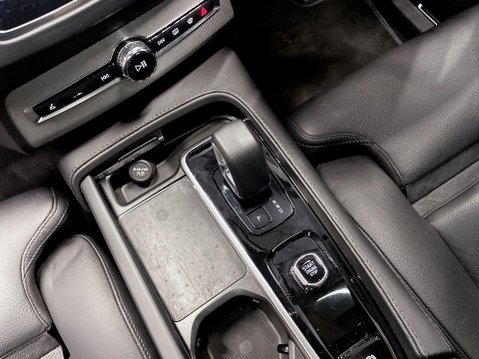 Volvo XC90 2.0 B5 MHEV Plus SUV 5dr Diesel Hybrid Auto 4WD Euro 6 (s/s) (235 ps) Crui 17