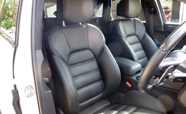 Porsche Macan Turbo 12