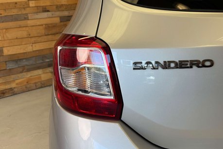Dacia Sandero 1.5 dCi Laureate Hatchback 5dr Diesel Manual Euro 5 (90 ps) 78