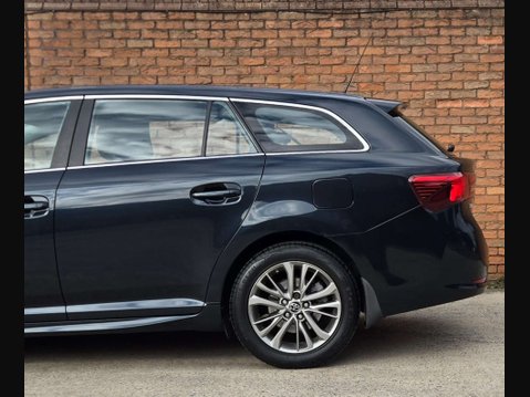 Toyota Avensis 1.6 Avensis Business Edition D-4D 5dr 17