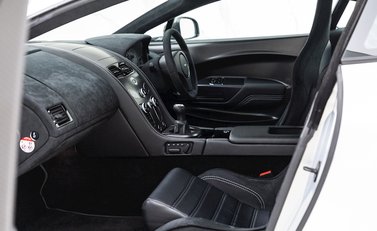 Aston Martin Vantage GT8 12